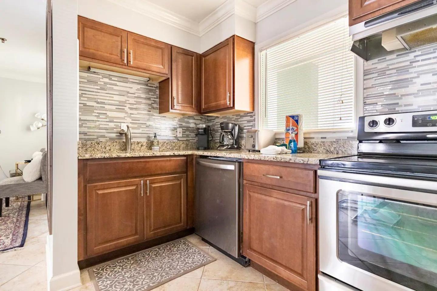 Cute Coastal Condo- 2 Bedrooms 2 Bathrooms- Pool, Hot Tub, Tennis, Pickleball *