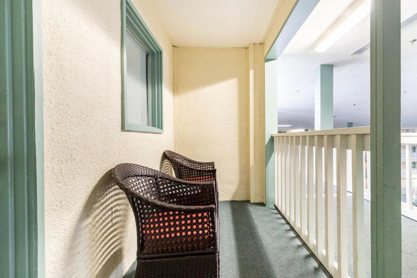 Cute Coastal Condo- 2 Bedrooms 2 Bathrooms- Pool, Hot Tub, Tennis, Pickleball * Île de Hilton-Head